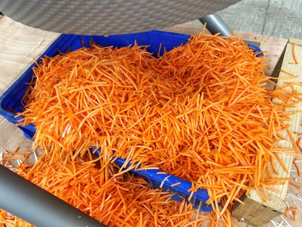 пример нарезки моркови на овощерезке TJ-400T